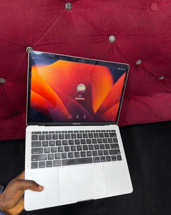 MacBook Pro 2017 - Image 3